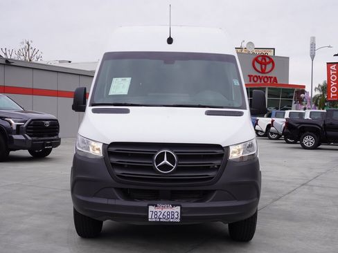 Used 2020 Mercedes-Benz Sprinter 1500 image 3