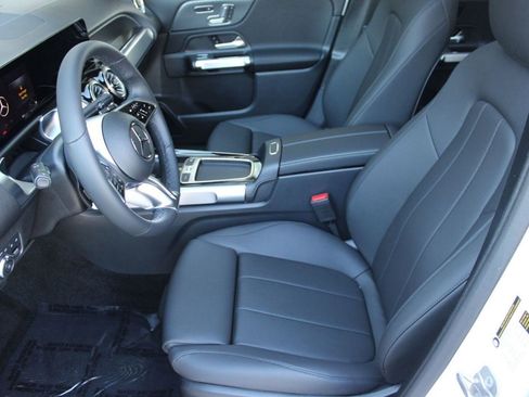 New 2026 Mercedes-Benz GLB 250 image 5