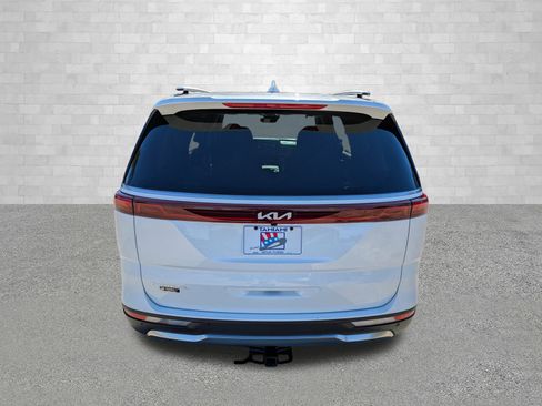 Used 2024 Kia Carnival SX Prestige image 3