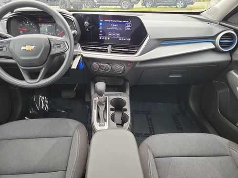 Used 2024 Chevrolet Trax LS FWD image 11