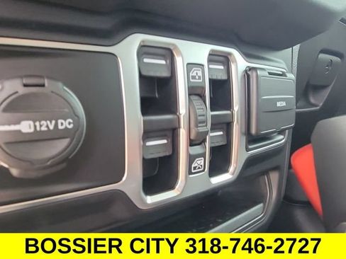 Used 2024 Jeep Wrangler Unlimited Sahara w/ Safety Group AWD/4WD image 23