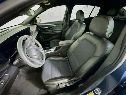 Used 2025 Buick Envista Preferred w/ Advanced Safety Package image 13