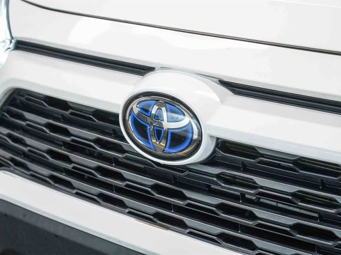 Used 2019 Toyota RAV4 XLE image 8