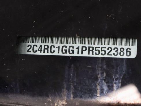 Used 2023 Chrysler Pacifica Limited FWD image 38