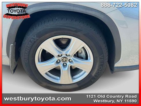 Used 2022 Toyota Highlander LE AWD/4WD image 12
