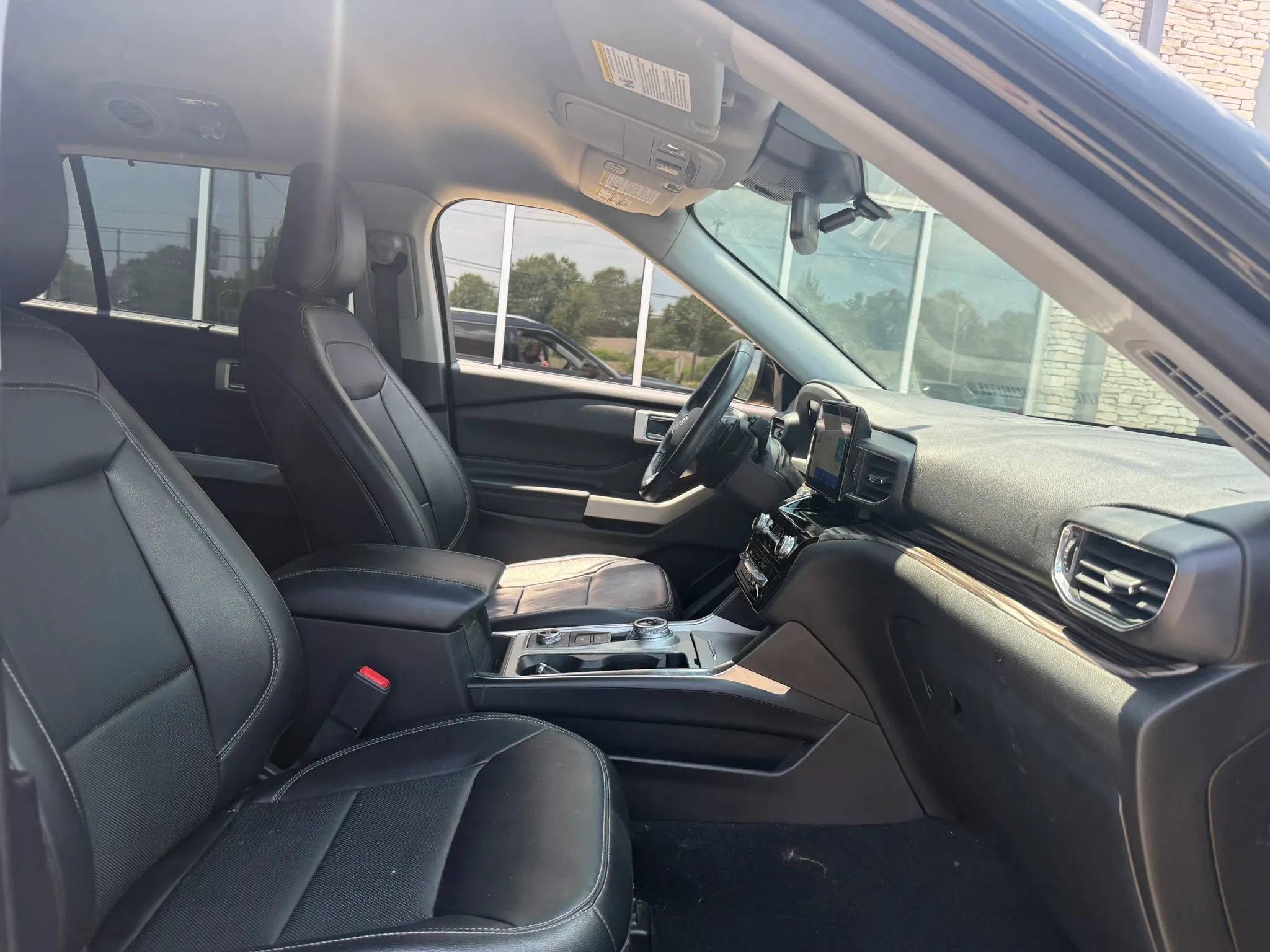 Used 2021 Ford Explorer Limited w/ Equipment Group 301A AWD/4WD image 13