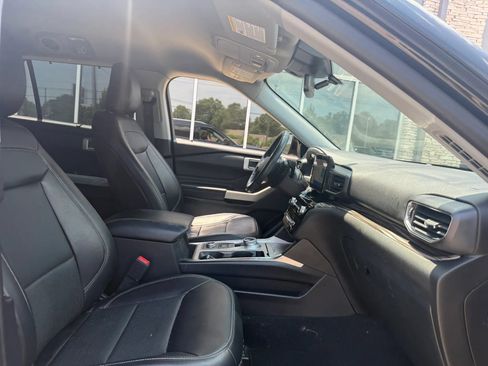 Used 2021 Ford Explorer Limited w/ Equipment Group 301A AWD/4WD image 13