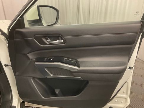 Used 2023 Nissan Pathfinder SL image 30