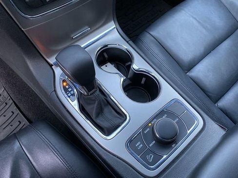 Used 2018 Jeep Grand Cherokee Limited image 21