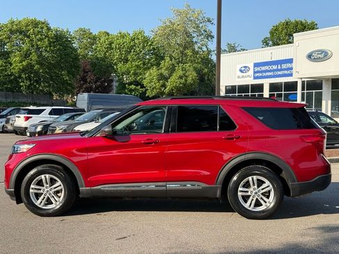 Used 2020 Ford Explorer XLT w/ Equipment Group 202A AWD/4WD image 11
