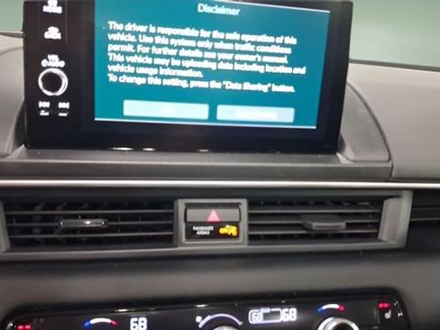 Used 2025 Honda Pilot Touring image 12