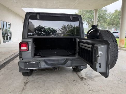Used 2019 Jeep Wrangler Unlimited Sport S AWD/4WD image 31