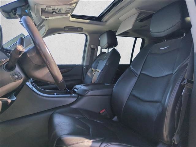 Used 2019 Cadillac Escalade ESV Luxury RWD image 17