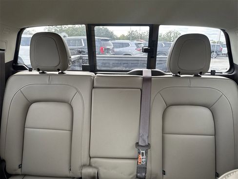 Certified 2019 GMC Canyon SLT w/ Driver Alert Package image 13