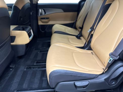 Used 2024 Kia Carnival LX FWD image 33