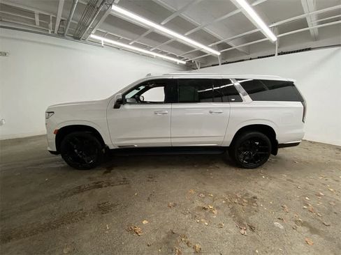 Used 2021 Cadillac Escalade ESV Premium Luxury image 3