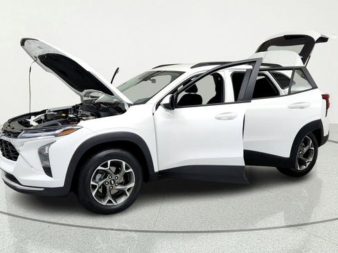 Used 2024 Chevrolet Trax LT FWD image 9