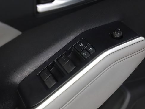 Used 2022 Toyota Highlander XLE image 22