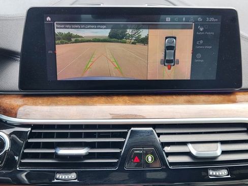 Used 2020 BMW 530i w/ Premium Package RWD image 19