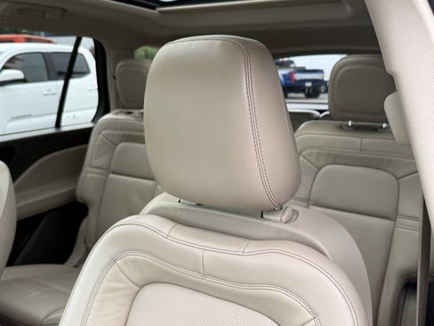 Used 2021 Lincoln Aviator Reserve image 3