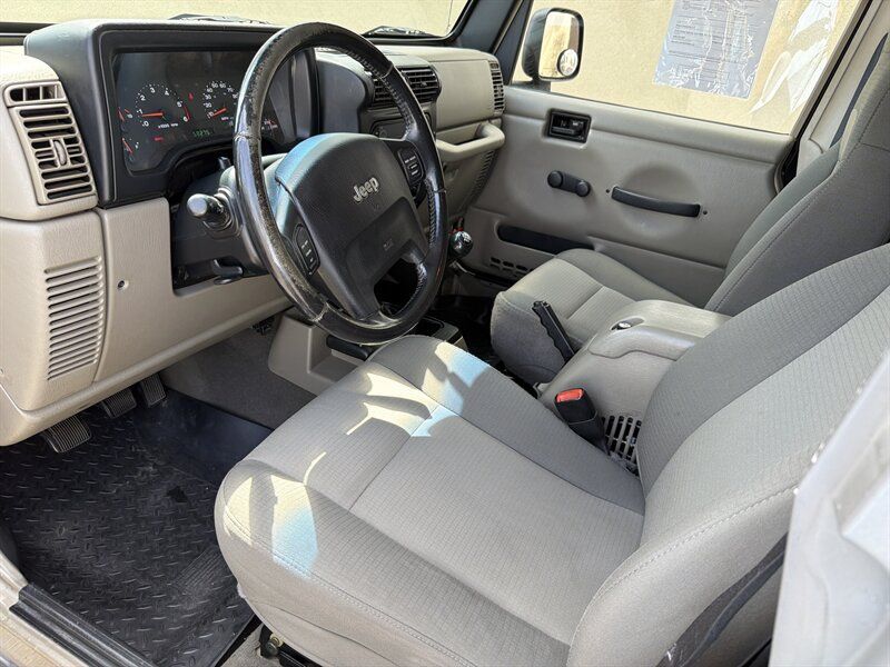 Used 2005 Jeep Wrangler Unlimited Rubicon w/ Sahara Edition Group AWD/4WD image 16