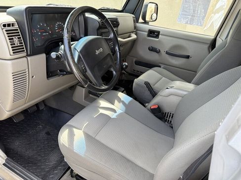 Used 2005 Jeep Wrangler Unlimited Rubicon w/ Sahara Edition Group AWD/4WD image 16