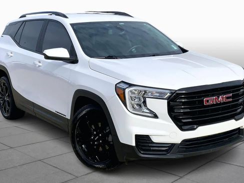 Used 2022 GMC Terrain SLE w/ Elevation Edition image 2