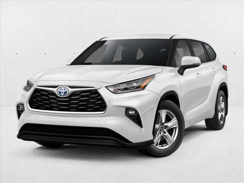Used 2023 Toyota Highlander LE FWD image 1