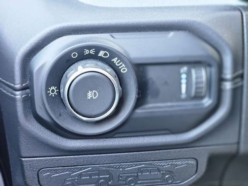 Used 2025 Jeep Wrangler Unlimited Sahara AWD/4WD image 20
