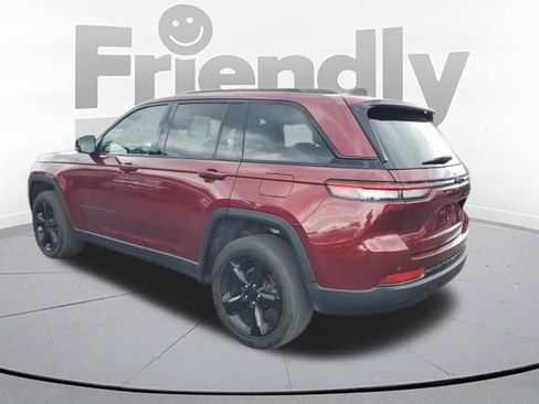 Used 2023 Jeep Grand Cherokee Altitude AWD/4WD image 3