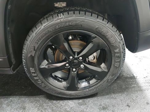 Used 2023 Jeep Grand Cherokee Altitude image 34