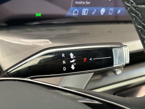 New 2026 Cadillac Vistiq Sport image 23