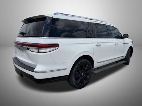 Used 2024 Lincoln Navigator L Reserve AWD/4WD image 4