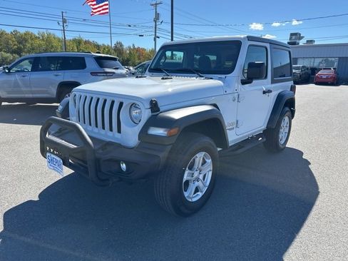Used 2020 Jeep Wrangler Sport image 3
