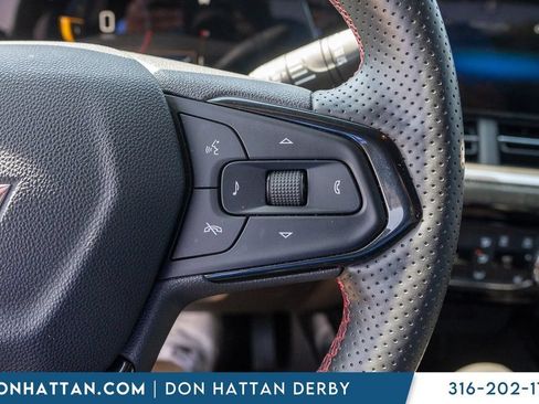 Used 2025 Chevrolet Trax RS FWD image 11