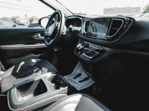 Used 2026 Chrysler Pacifica Select FWD image 27
