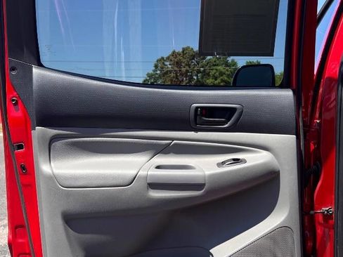 Used 2015 Toyota Tacoma PreRunner w/ SR5 Package RWD image 14