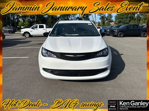 New 2026 Chrysler Voyager LX image 2