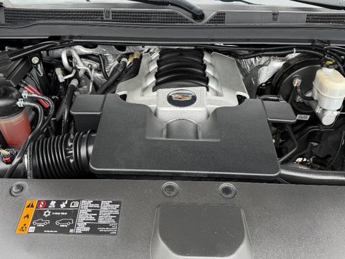 Used 2018 Cadillac Escalade ESV Premium Luxury image 23