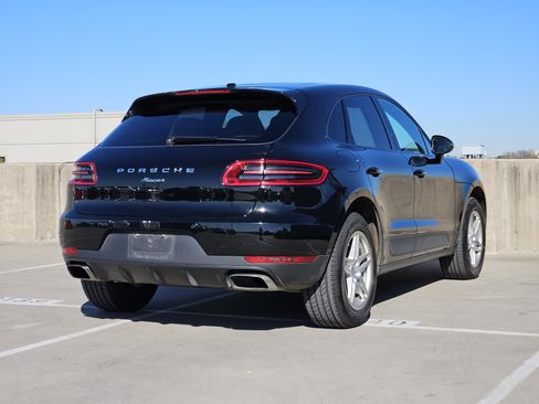 Certified 2018 Porsche Macan image 8