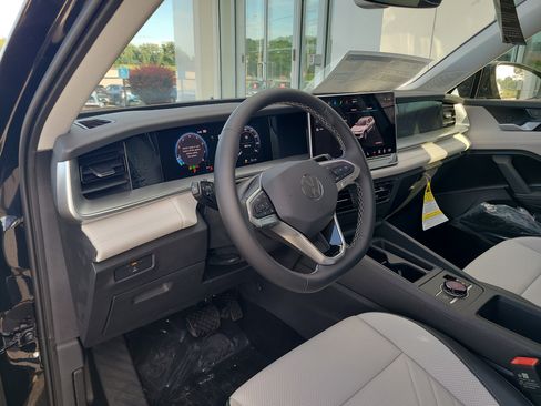 New 2025 Volkswagen Tiguan SE AWD/4WD image 20