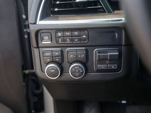 Used 2025 Chevrolet Tahoe Premier AWD/4WD image 15