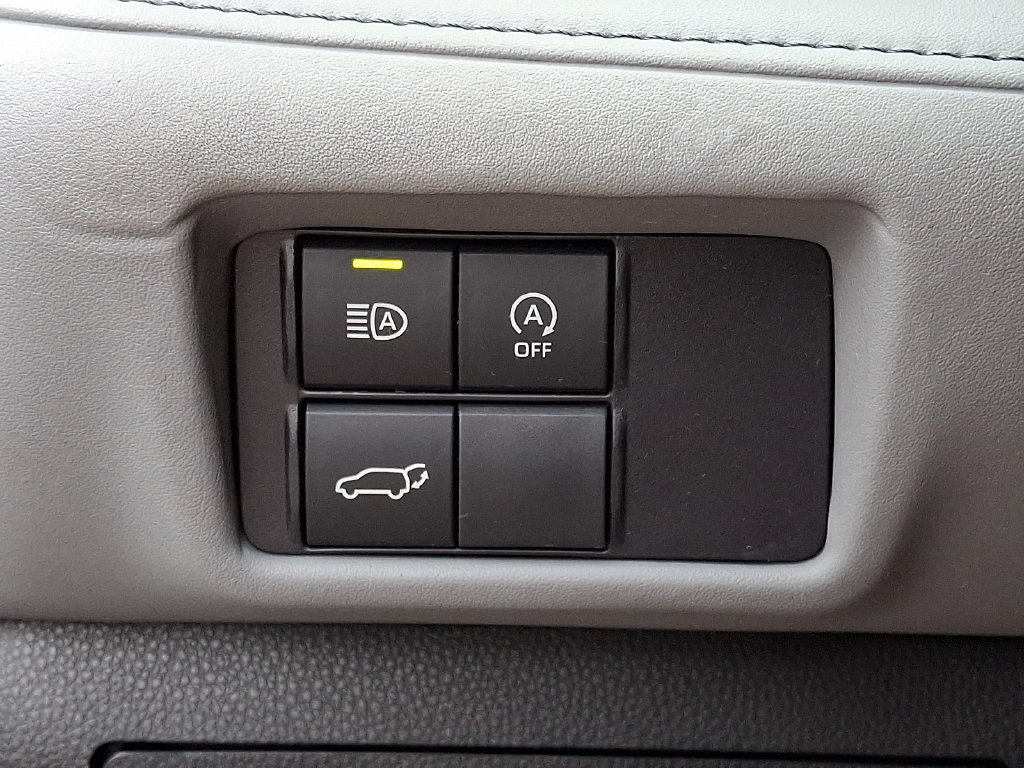 Used 2023 Toyota Highlander XLE AWD/4WD image 28