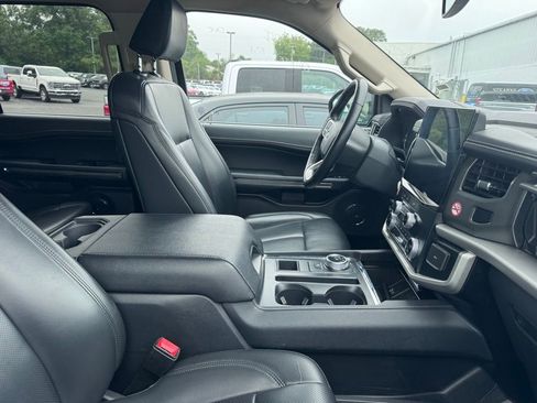 Used 2024 Ford Expedition Max XLT RWD image 3