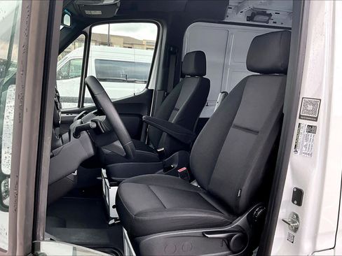 Used 2025 Mercedes-Benz Sprinter 2500 image 7