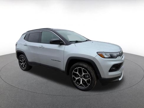 Used 2025 Jeep Compass Limited image 2