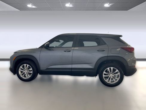 Used 2021 Chevrolet TrailBlazer LS image 2