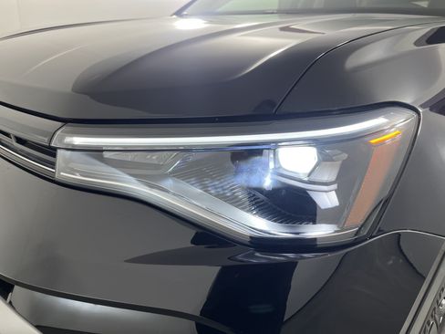 Certified 2025 Volkswagen Taos S FWD image 25