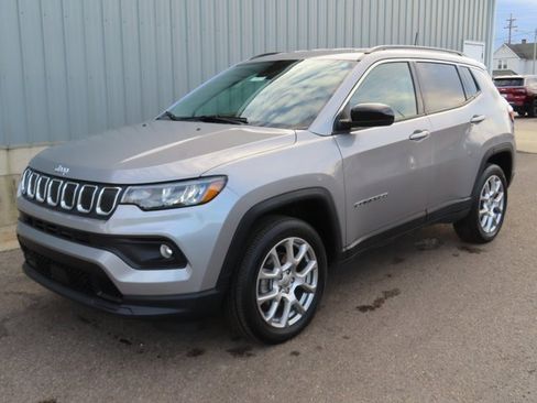 Used 2022 Jeep Compass Latitude image 7