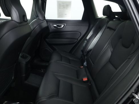 Certified 2024 Volvo XC60 T8 Ultimate w/ Climate Package AWD/4WD image 32
